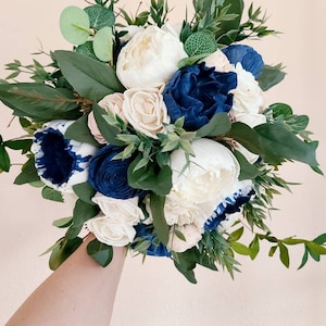 Marine- und Blush-Bouquet, Sola-Holz-Bouquet, Bouquet mit viel Grün