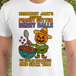 Maglietta divertente con cereali di Halloween – Palline di burro d'arachidi e frutti di bosco di Breakfast Jack – Maglietta retrò con elfo zucca carino – Maglietta grafica con cibo strano per le feste