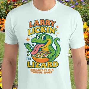 Camiseta divertida de cereal con lagarto de dibujos animados – Camiseta retro de mascota de desayuno – Camiseta deportiva con un geco adorable – Camiseta con humor animal – Camiseta gráfica estilo años 90