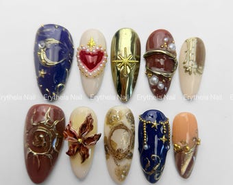 Uñas postizas celestiales con estrellas, lunas y perlas 3D y detalles dorados en una paleta de colores vintage. Uñas acrílicas de galaxia de medianoche.
