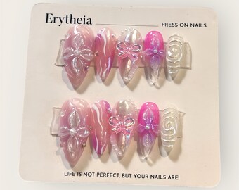 Rosa 3D Blommiga Press-on Naglar av ErytheiaNail | Söt Rosett & Virvel Nagelkonst | Kawaii Y2K Lösnaglar | Coquette Akrylnaglar Set