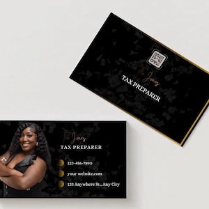 Può includere: Biglietti da visita neri con dettagli dorati e un motivo a denaro. I biglietti mostrano il testo "Tax Preparer" e l'immagine di una donna. Un biglietto include informazioni di contatto come un numero di telefono e un sito web.