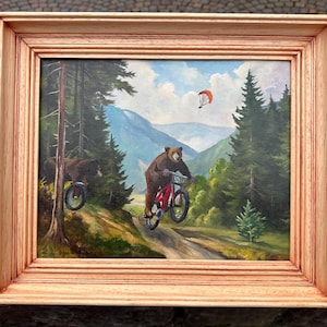 Pintura al óleo reciclada de un oso en bicicleta de montaña, antigua, aprox. Dimensiones exteriores 50 x 40 cm. Imagen muy amigable, te pone de buen humor, no solo para moteros.
