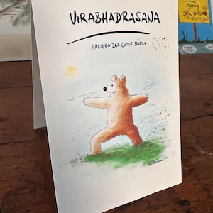 Yoga Bär, Haltung des guten Helden, Virabhadrasana oder Wunschtext