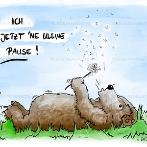 Könnte beinhalten: Eine Cartoon-Illustration eines braunen Bären, der auf dem Rücken in einem grasbewachsenen Feld liegt und auf einen Löwenzahn bläst, wobei der Mund offen ist. Die Löwenzahnsamen schweben in der Luft. Der Text "ICH MACH JETZT 'NE ULEINE PAUSE!" ist über dem Bären geschrieben.
