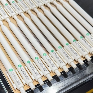 Engraved personalized pen, Ideal gift for anniversary or wedding, Personalized custom gift, Bright macron colors,The perfect bridesmaid gift