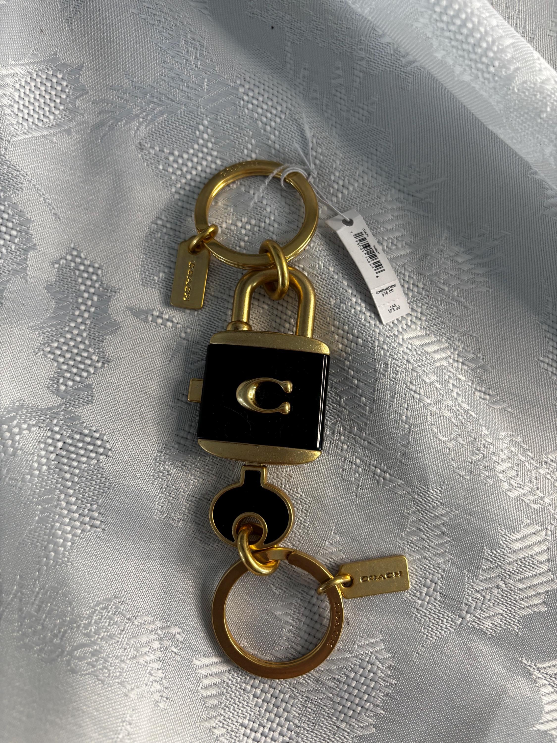 Cute Lock And Key - Secure Your Valuables In Style - Foto 10