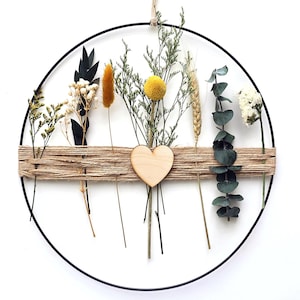 Couronne de fleurs séchées bohème : décoration murale rustique en métal