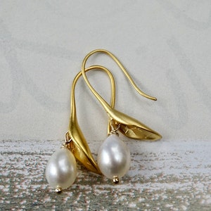 Pearl Earrings, Calla Lilly Pearl Earrings, Women&#39;s Earrings, Wedding Earrings, Freshwater Pearl Dangle Earrings, Pearls, Gold, Women