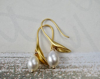 Pearl Earrings, Calla Lilly Pearl Earrings, Women's Earrings, Wedding Earrings, Freshwater Pearl Dangle Earrings, Pearls, Gold, Women