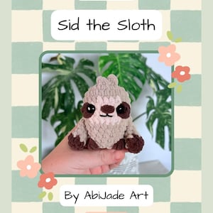 Könnte beinhalten: Ein Häkelmuster mit dem Titel "Sid the Sloth" mit einem niedlichen Faultier-Amigurumi. Das Muster stammt von Abijade Art. Der Hintergrund ist ein hellgrünes und weißes Karomuster mit floralen Akzenten.
