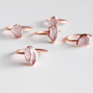 Raw rose quartz ring, rose quartz copper ring, pink crystal ring, electroformed ring, raw stone ring, bohemian ring, boho jewelry image 4