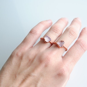 Raw rose quartz ring, rose quartz copper ring, pink crystal ring, electroformed ring, raw stone ring, bohemian ring, boho jewelry image 3