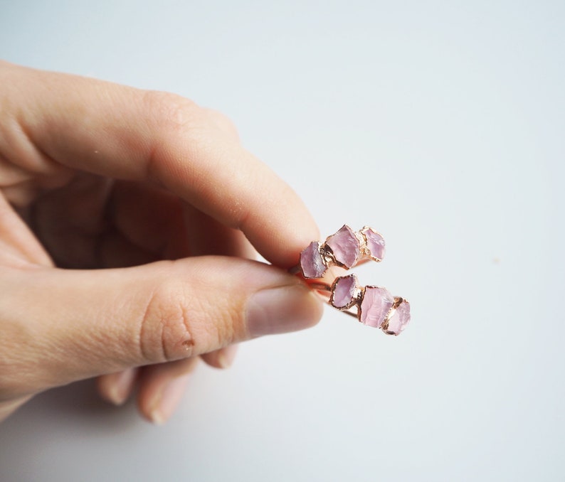 Anello di quarzo rosa grezzo, anello di rame triplo quarzo rosa, anello di cristallo rosa, anello elettroformato, anello di pietra grezza, anello boho, gioielli boho immagine 2