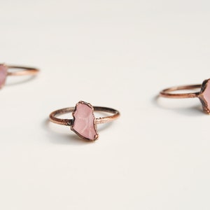 Raw rose quartz ring, rose quartz copper ring, pink crystal ring, electroformed ring, raw stone ring, bohemian ring, boho jewelry image 6