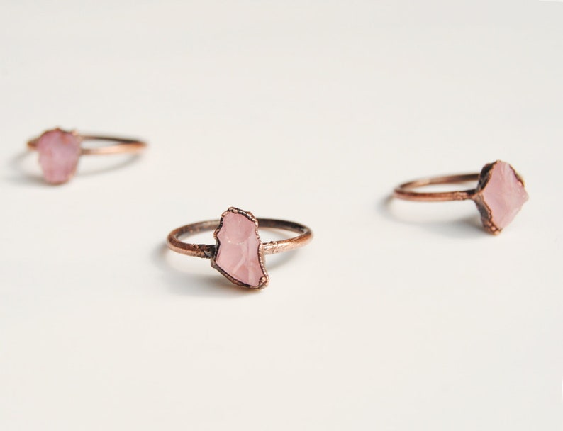 Raw rose quartz ring, rose quartz copper ring, pink crystal ring, electroformed ring, raw stone ring, bohemian ring, boho jewelry image 6