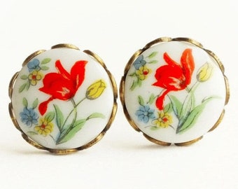 Red Tulip Posts, 1950s Japanese Round White Glass Cabochons with Red Tulip,Lace Edge Settings Post Earrings,Hollywood Hillbilly