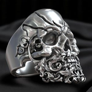 Bearded Skull Ring – Gothic Silver Skull Ring with Sculpted Beard Detail, Viking Biker Statement Ring for Him, Bold Beard Lover Gift