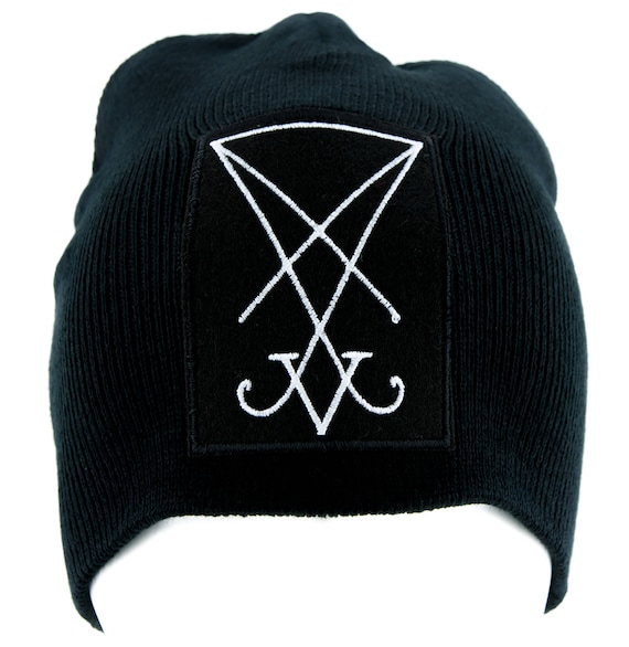 Шапка андеграунд. Шапка с принтом. Шапка с вышитым логотипом. Шапка с принтом. Штамп шапка.