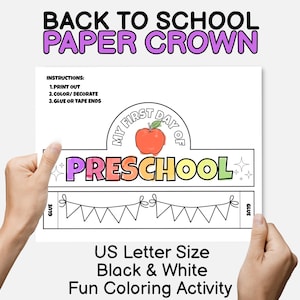 Puede incluir: Una corona de papel en blanco y negro para preescolar, sostenida por manos. La corona presenta el texto "BACK TO SCHOOL PAPER CROWN" y "MY FIRST DAY OF PRESCHOOL". Incluye instrucciones y un diseño de banner. Tamaño carta estadounidense.