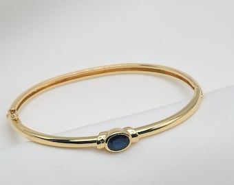Bracciale in oro 18 carati con zaffiro • Bracciale rigido minimalista in oro • Gioielli con zaffiro blu • Elegante bracciale in oro • Regalo per la pietra portafortuna di settembre