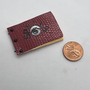 Dollhouse Mini Spell Book  1/12 Halloween Decoration