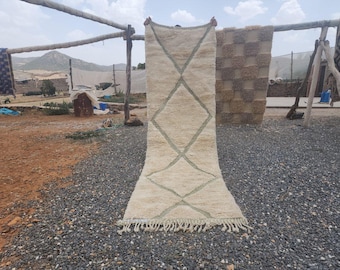 Handmade Moroccan Wool Runner Rug: Berber Beni Ourain Design