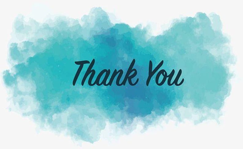 Puede incluir: Gr&aacute;fico digital con las palabras "Thank You" en una fuente oscura. El texto est&aacute; sobre un fondo de estilo acuarela de tonos mezclados de azul y turquesa, con un borde blanco.