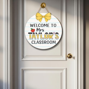 Welcome to Classroom Door Sign, Personalized Teacher Name Sign, Custom Back to School Decor, Round Classroom Hanger Gift