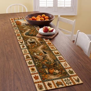 Runner da tavola trapuntato: Fattoria di zucche, camion vintage, fienile, patchwork autunnale in stile rustico.