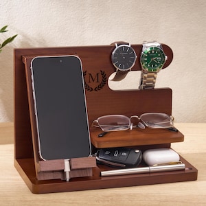 Gepersonaliseerde houten dockingstation, gegraveerde bureau-organizer, op maat gemaakte tablet- en telefoonstandaard, bureauaccessoires, tabletstandaard, cadeau voor mannen