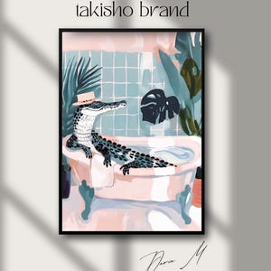 Lámina artística de caimán en la bañera – Decoración original para el baño – Estética selvática pastel – Póster de animales divertidos – Ilustración con ambiente tropical