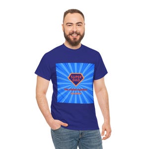 スーパーパパのヘビーコットンTシャツ、父の日ギフト、スーパーヒーローTシャツ、パパライフアパレル、家族のお祝いトップ、コミックブックのスーパーヒーロー