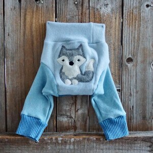 Pañales largos de cachemira reciclada: Cubrepañal absorbente con apliques de lobo azul para recién nacidos (0-3 meses)