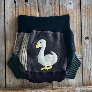 Copripannolino in cashmere riciclato con inserti patchwork e applicazioni di oca, TAGLIA GRANDE (12-24 mesi)
