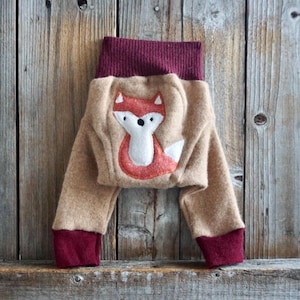 Cubrepañales Longies de cachemira reciclada: color beige burdeos con apliques de zorro para recién nacidos de 0 a 3 meses
