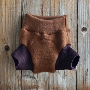 Cubrepañales cortos de lana merino y cachemira reciclada: Camel/Marrón absorbente, RECIÉN NACIDO (0-3 meses)