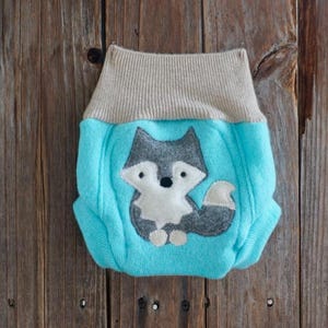 Cubrepañal de lana de cachemira reciclada: RECIÉN NACIDO (0-3 meses) Calzoncillos absorbentes de lana con aplique de lobo