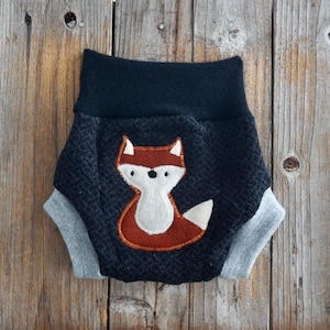 Cubrepañal absorbente de lana merino y cachemira reciclada con aplique de zorro negro y gris (tamaño mediano, 6-12 meses)