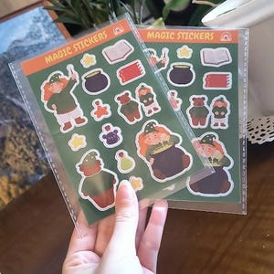 MAGIC STIKERS - Foglio di adesivi per decorare - collezione "Oliver il maghetto e il suo orsetto"