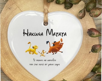 Placa de cerámica con forma de corazón con frase "El Rey León" inspirada en Walt Disney "Hakuna Matata" (cr5)
