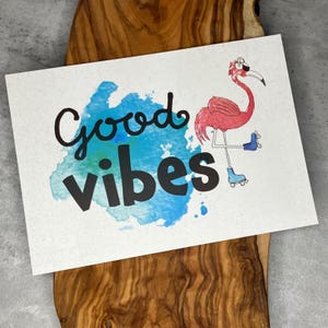 Good Vibes Flamingo ansichtkaart kleurrijke aquarel rolschaatsen Art Print leuke kaart voor vrienden, tienerkamer, tijdschrift of wanddecoratie eigenzinnig roze