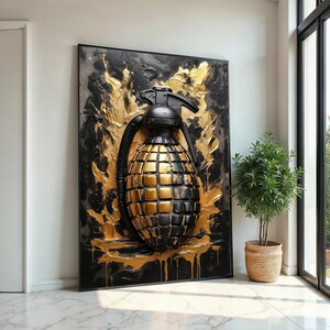Puede incluir: Una pintura 3D negra y dorada de una granada sobre un fondo negro con salpicaduras de pintura dorada.