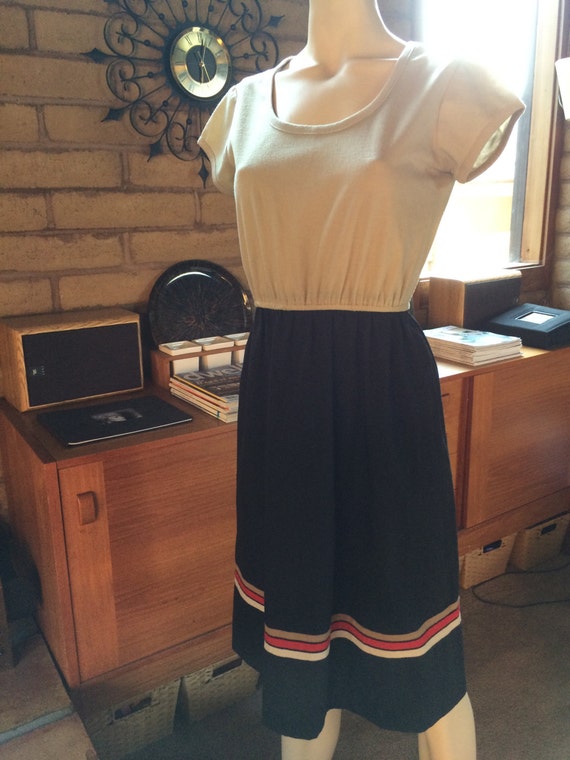 1960's mod short-sleeve knee-length elastic-waist… - image 3