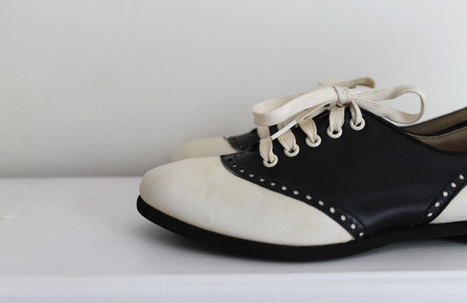 Vintage 1940s saddle shoes 40s 50s deadstock black and white Etsy