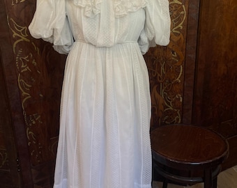 Abito antico da ragazza: eleganza Belle Époque