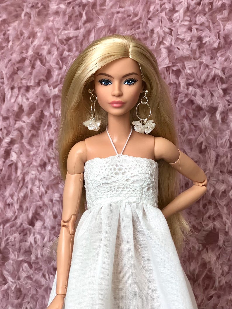 Vestido bohemio de encaje blanco para muñecas de moda de 29 cm, conjunto hecho a mano. Dress #1 + earrings