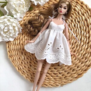Vestido bohemio de encaje blanco para muñecas de moda de 29 cm, conjunto hecho a mano. imagen 8