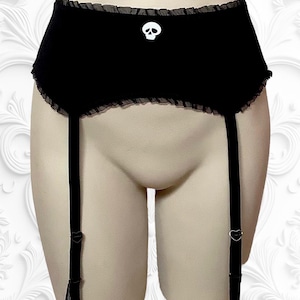 black bamboo garter belt with black ruffle elastic and skull button - Maila garter belt in Noir