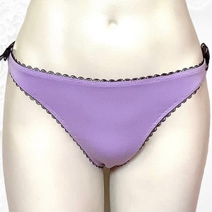 REBAJAS - Tanga de bambú lila morado con elástico negro y lazo de organza negro - Tanga Ursula en color lila